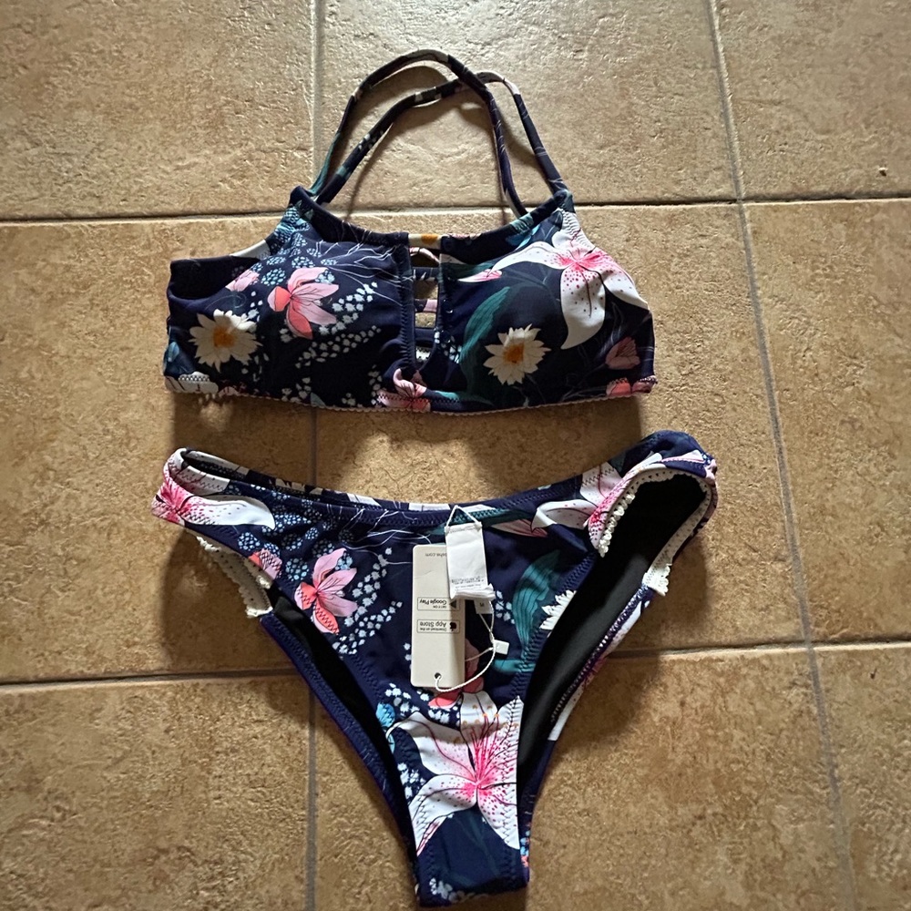 Brand new cupshe two piece bathing suit